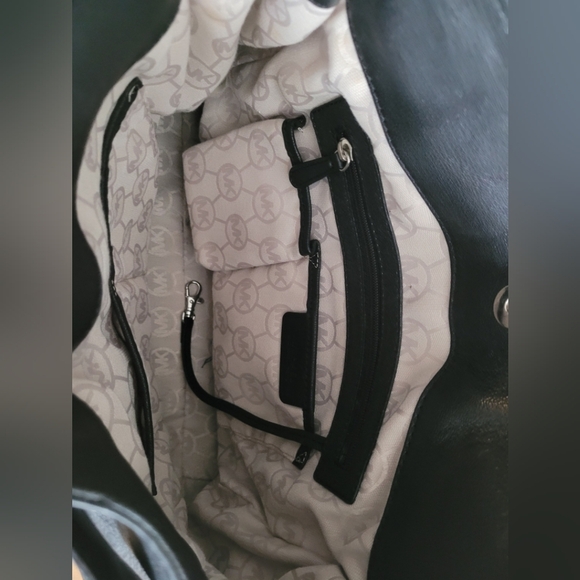 Michael Kors Hamilton Large Black Leather Tote Bag - Picture 8 of 9